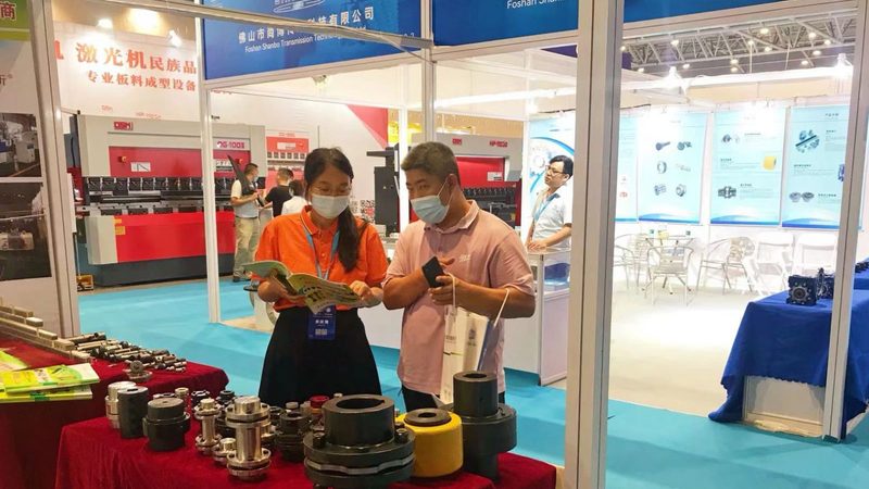 气动冲床与液压冲床：工作原理与适用场景解析